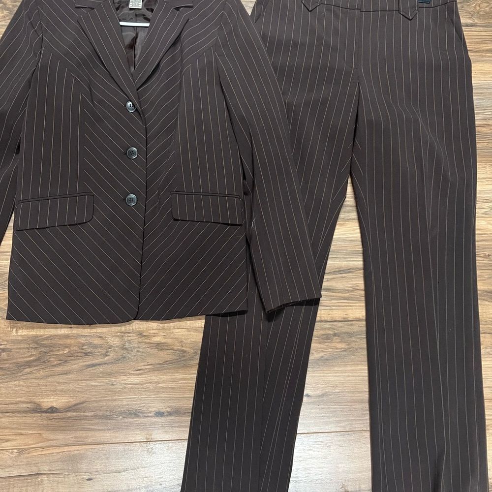 Apostrophe pants suit 8/10